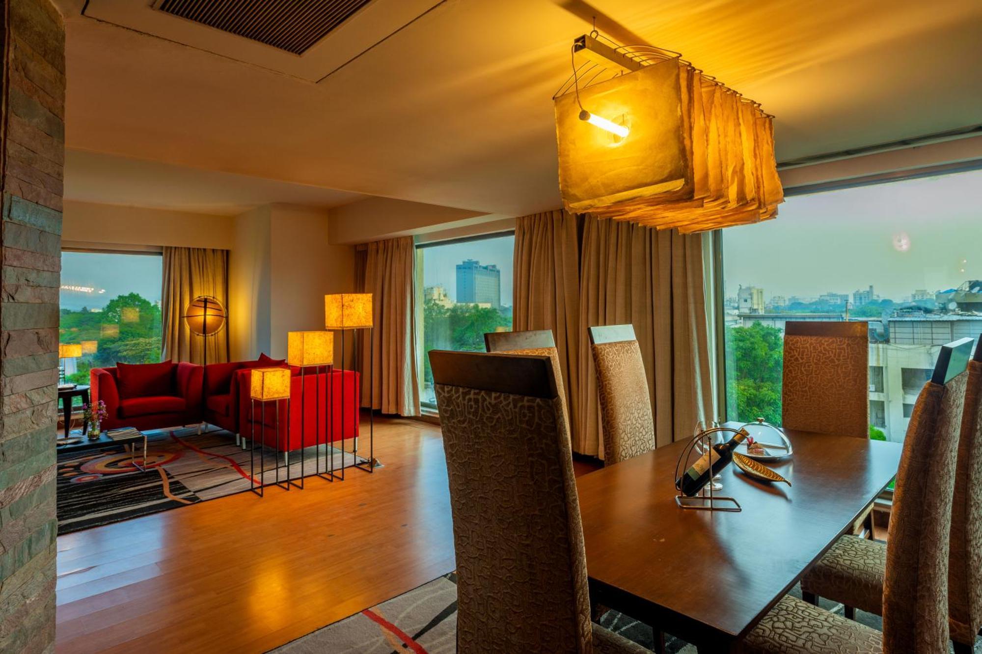 O Hotel Pune Exterior photo Suite at the hotel