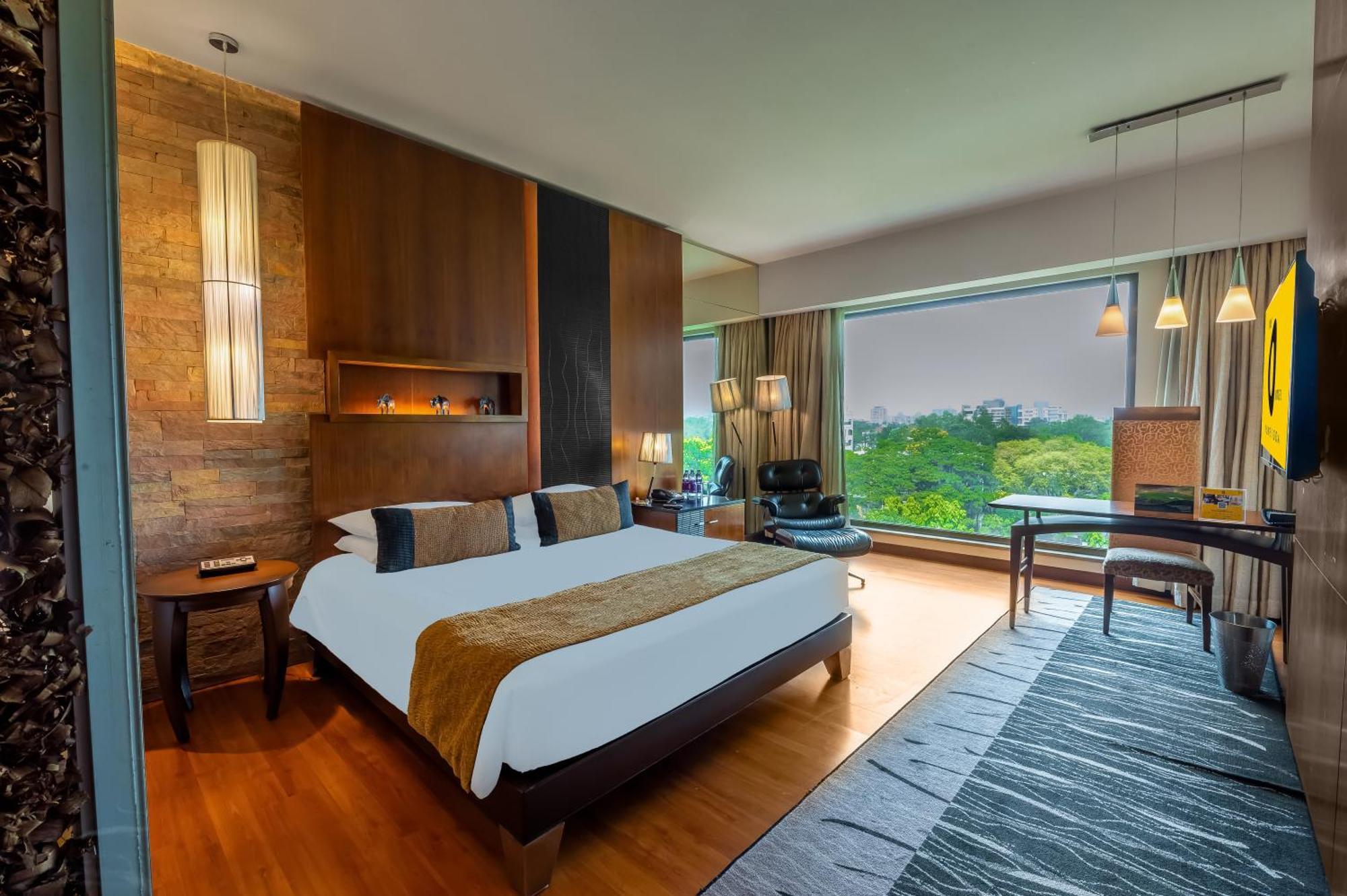 O Hotel Pune Exterior photo A room at the Park
