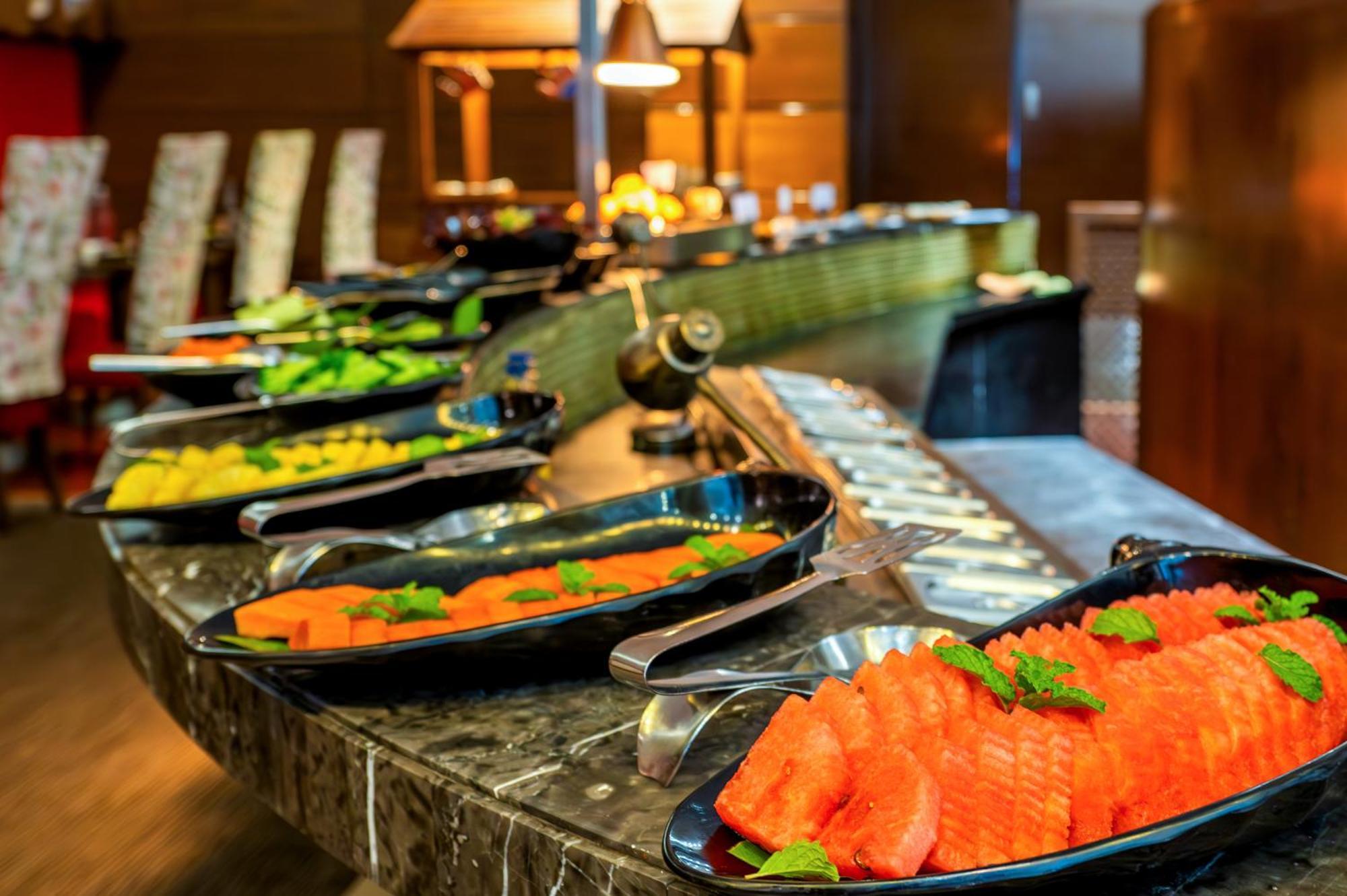 O Hotel Pune Exterior photo A salad bar