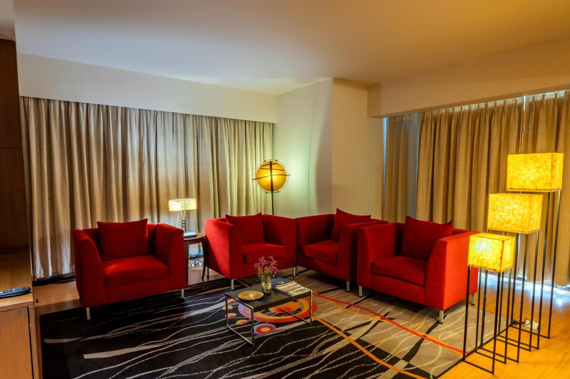 O Hotel Pune Exterior photo Living room