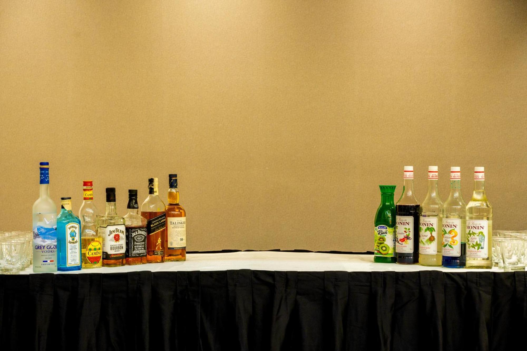 O Hotel Pune Exterior photo A selection of liqueurs