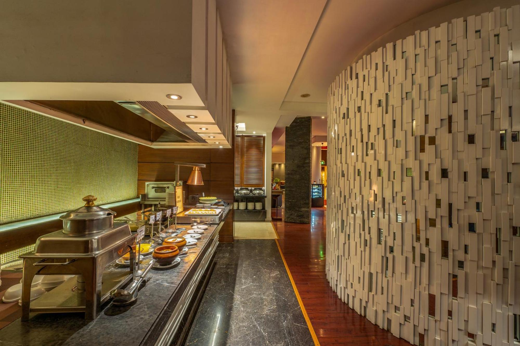 O Hotel Pune Exterior photo The interior of the hotel
