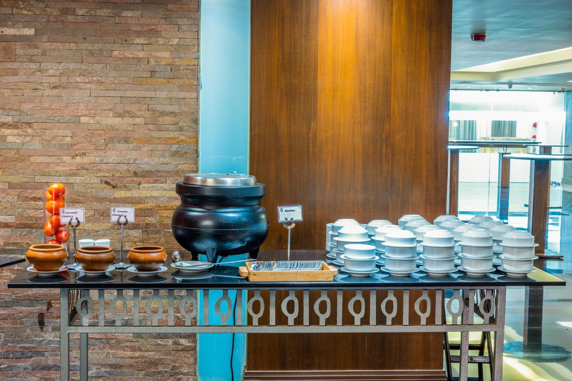 O Hotel Pune Exterior photo A hot pot at a buffet