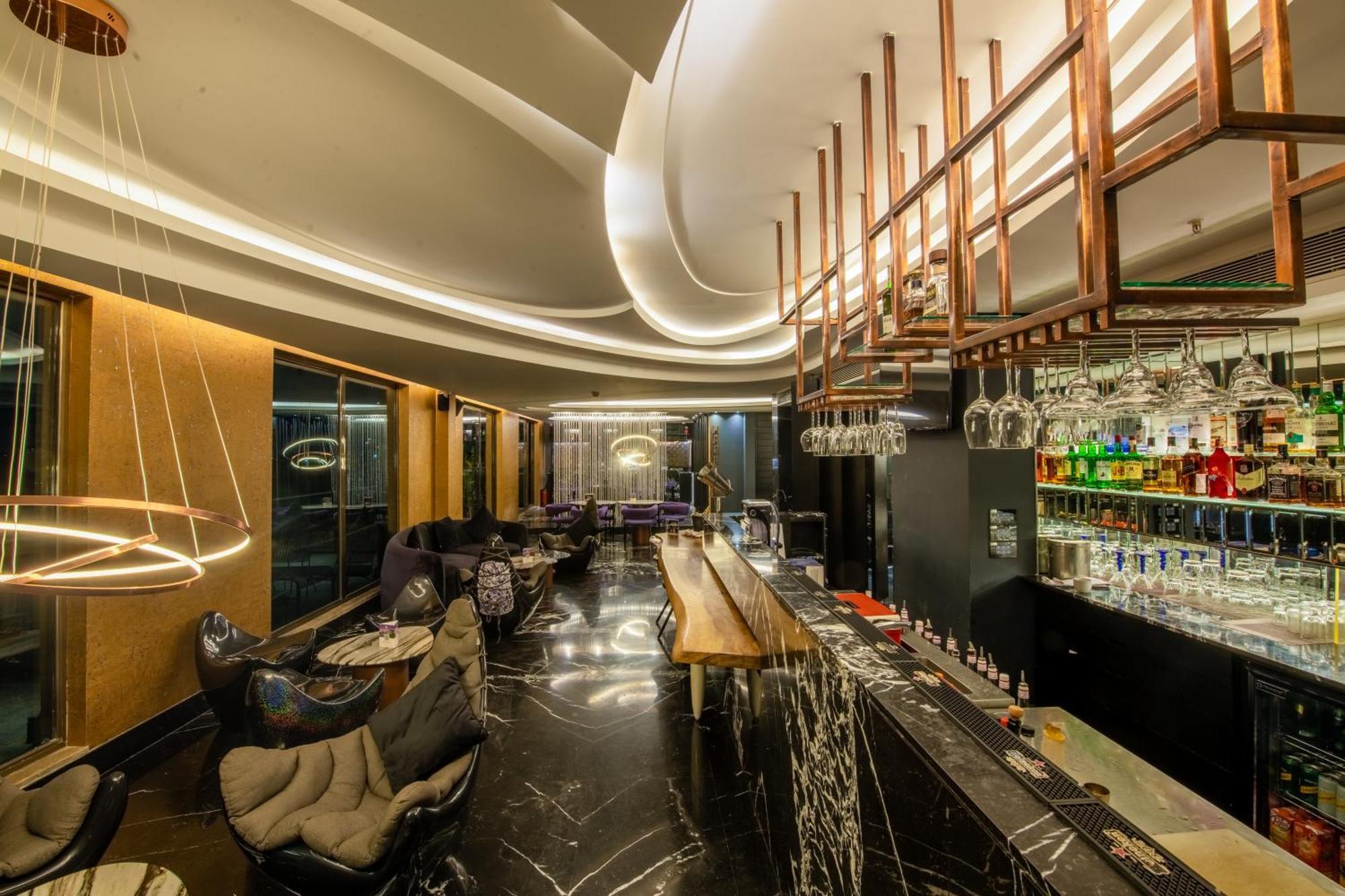 O Hotel Pune Exterior photo The bar at the 101 bar