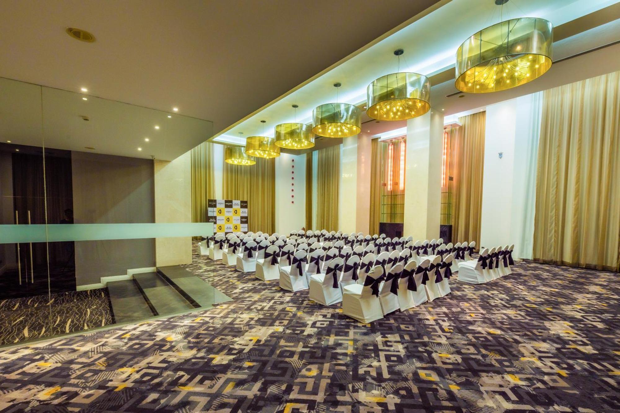 O Hotel Pune Exterior photo The ballroom