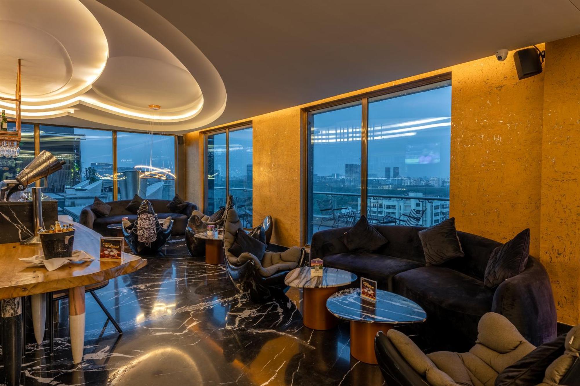O Hotel Pune Exterior photo The 360° Lounge